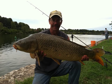 Bill Markle with a 26.2 lb common caught during session 3 in Fulton, NY