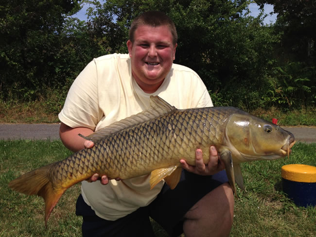 Steve Conger with his hour-winning 19.1 lb common carp during the July 8 CNY Shootout event in Fulton, NY